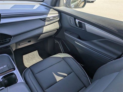 Certified 2025 Buick Enclave Preferred image 22