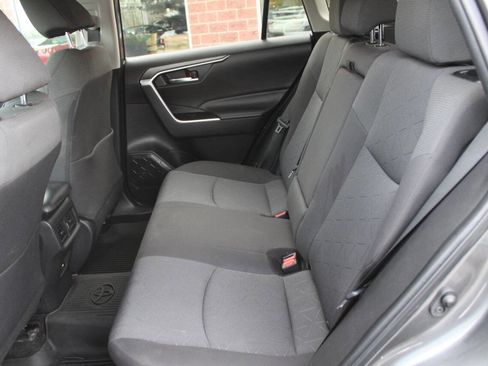 Used 2021 Toyota RAV4 XLE image 15