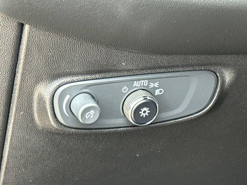 Used 2019 Chevrolet Equinox LT FWD image 20