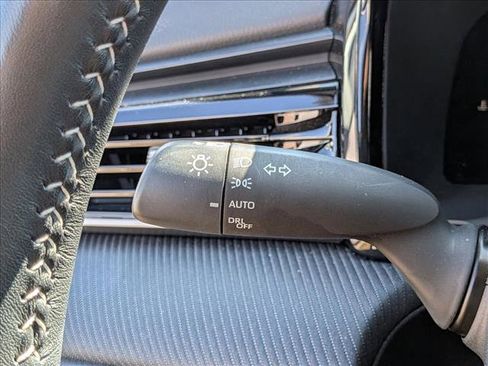 Used 2025 Toyota Camry SE image 8