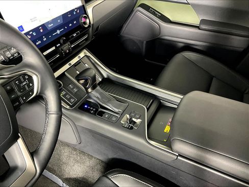 Used 2024 Lexus GX 550 AWD/4WD image 18