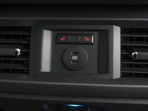 Used 2025 Ford F150 Lariat w/ Equipment Group 502A High image 13