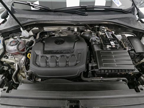 Certified 2022 Volkswagen Tiguan SE w/ Panoramic Sunroof Package image 17