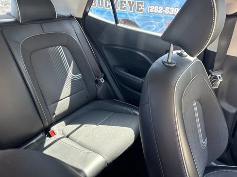 Used 2022 Hyundai Venue Limited FWD image 9