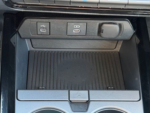 Used 2025 Toyota Prius LE image 14