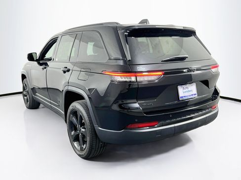 Used 2023 Jeep Grand Cherokee Altitude AWD/4WD image 7