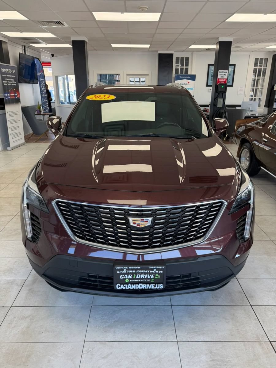Used 2023 Cadillac XT4 Luxury w/ Cold Weather Package FWD image 2