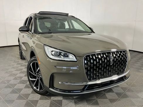 Used 2025 Lincoln Corsair Reserve image 8