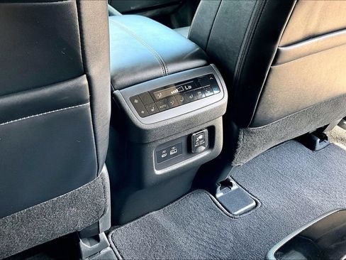 Used 2024 Nissan Pathfinder Platinum AWD/4WD image 34