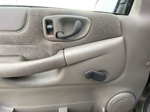 Used 2001 Chevrolet S10 Pickup LS w/ Preferred Equipment Group image 13