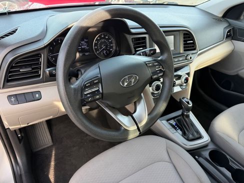 Used 2019 Hyundai Elantra SE image 12