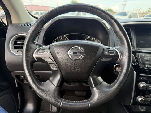 Used 2020 Nissan Pathfinder SV AWD/4WD image 13