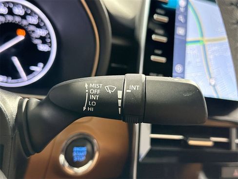 Used 2022 Toyota Avalon Limited image 29