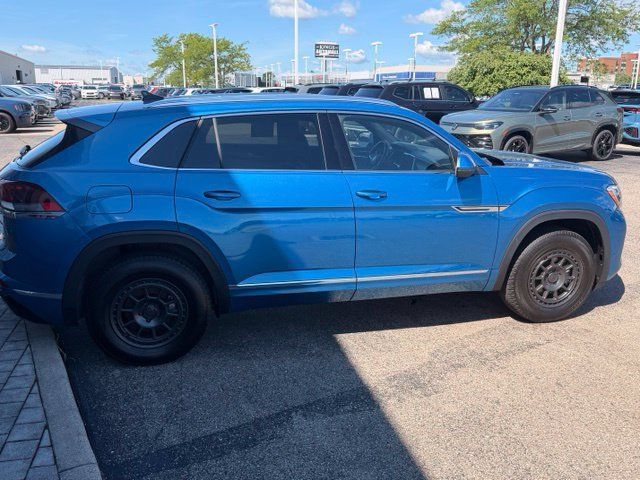 Certified 2024 Volkswagen Atlas Cross Sport SEL Premium R-Line AWD/4WD image 7