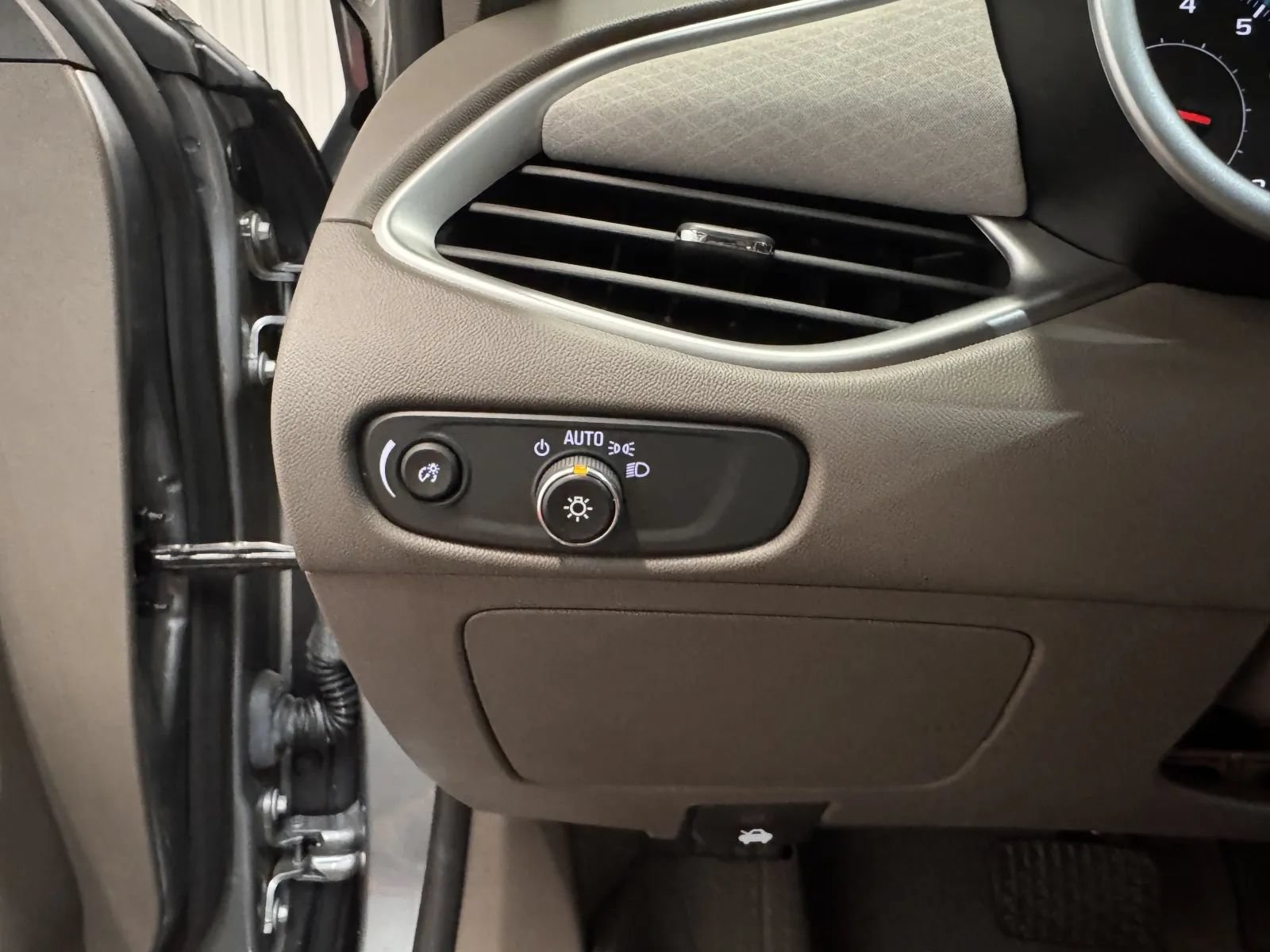 Used 2023 Chevrolet Malibu LT FWD image 26