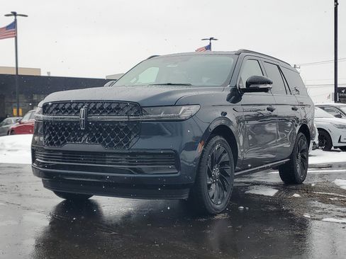 New 2026 Lincoln Navigator Reserve w/ Jet Appearance Package image 2