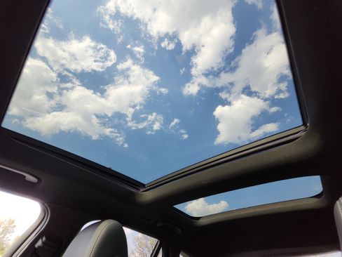 Used 2020 Mercedes-Benz GLC 300 4MATIC image 2