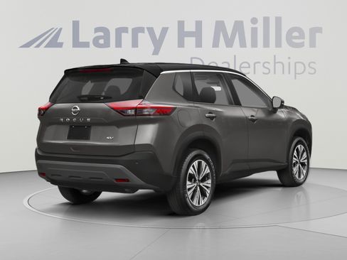 Used 2023 Nissan Rogue SV w/ SV Premium B Package FWD image 2