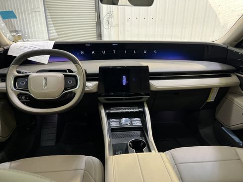 Used 2024 Lincoln Nautilus Premier w/ Equipment Group 102A image 12