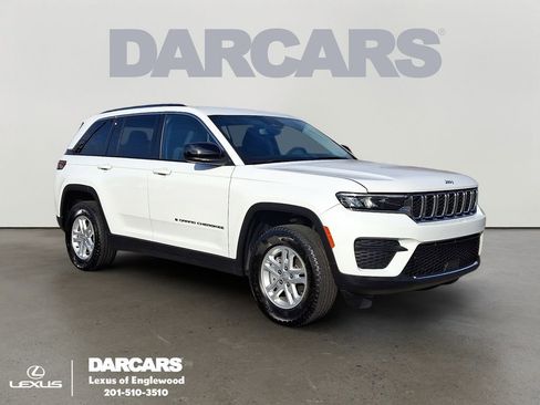 Used 2023 Jeep Grand Cherokee Laredo image 1