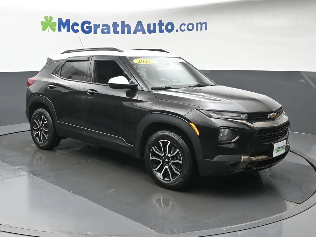 Used 2021 Chevrolet TrailBlazer ACTIV w/ Technology Package AWD/4WD image 2