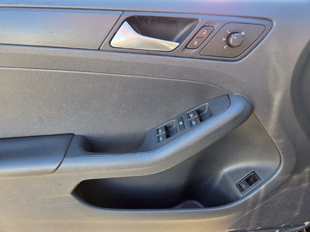 Used 2013 Volkswagen Jetta S FWD image 23