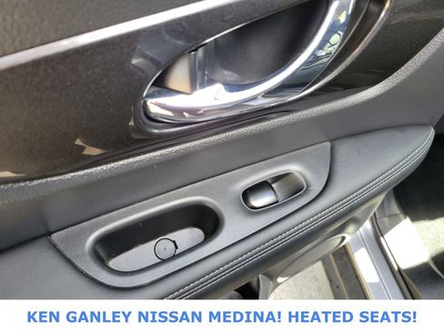 Used 2019 Nissan Rogue SV image 41