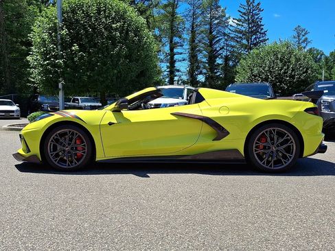 Used 2023 Chevrolet Corvette Stingray Premium Conv w/ Z51 Performance Package RWD image 6
