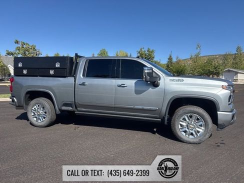 Used 2024 Chevrolet Silverado 3500 High Country w/ High Country Premium Package image 6