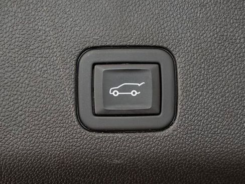 Used 2023 Cadillac Escalade Sport Platinum w/ Heavy-Duty Trailer Package AWD/4WD image 17