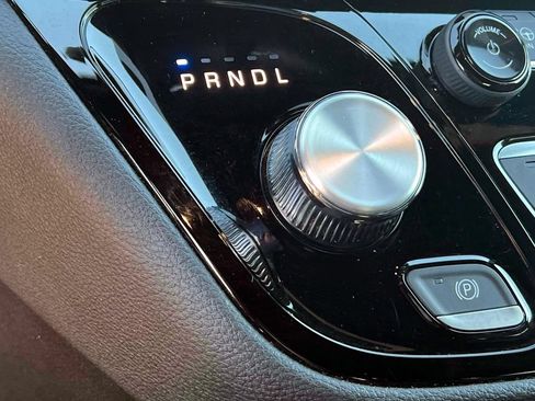 Used 2024 Chrysler Pacifica Limited FWD image 29