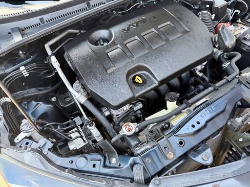 Used 2018 Toyota Corolla LE FWD image 16