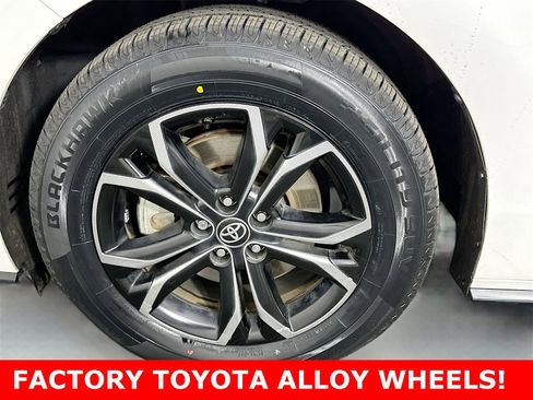 Certified 2025 Toyota Sienna Platinum image 9
