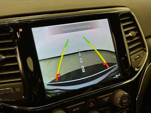 Used 2019 Jeep Grand Cherokee Limited image 23