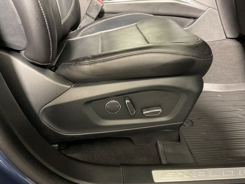 Used 2020 Ford Explorer Limited w/ Class III Trailer Tow Package image 36