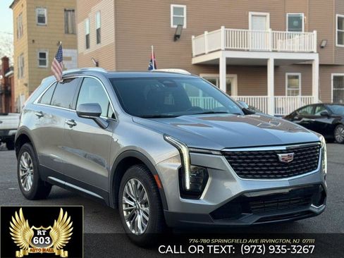 Used 2024 Cadillac XT4 Premium Luxury image 3