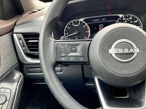 Used 2023 Nissan Rogue SV image 23