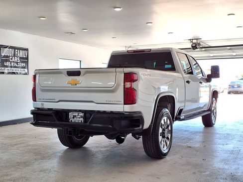 Used 2022 Chevrolet Silverado 2500 Custom w/ Custom Value Package AWD/4WD image 16