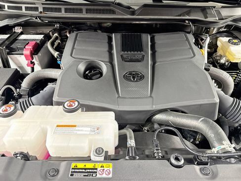 Used 2025 Toyota Tundra Platinum AWD/4WD image 32