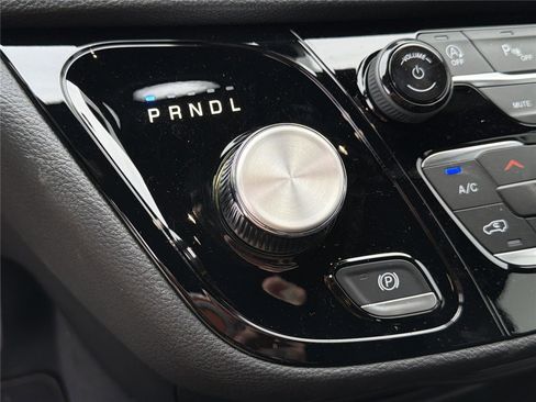 New 2026 Chrysler Pacifica Select FWD image 30