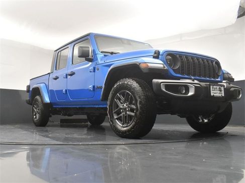 New 2025 Jeep Gladiator Sport image 18
