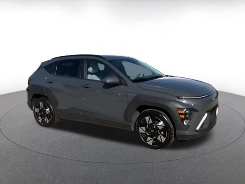 Used 2025 Hyundai Kona SEL image 2
