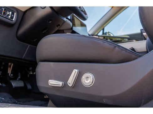 Used 2024 Lincoln Nautilus Reserve AWD/4WD image 17