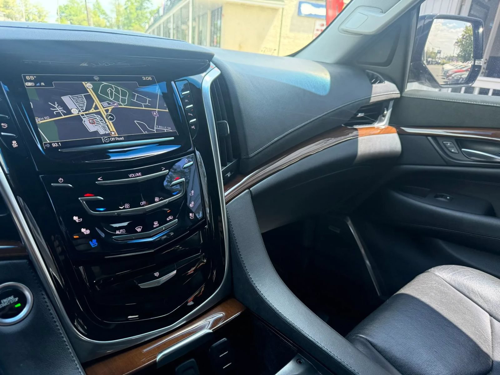 Used 2019 Cadillac Escalade Luxury AWD/4WD image 33