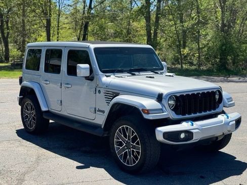 Used 2024 Jeep Wrangler High Altitude AWD/4WD image 3