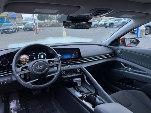 Used 2025 Hyundai Elantra SEL image 34