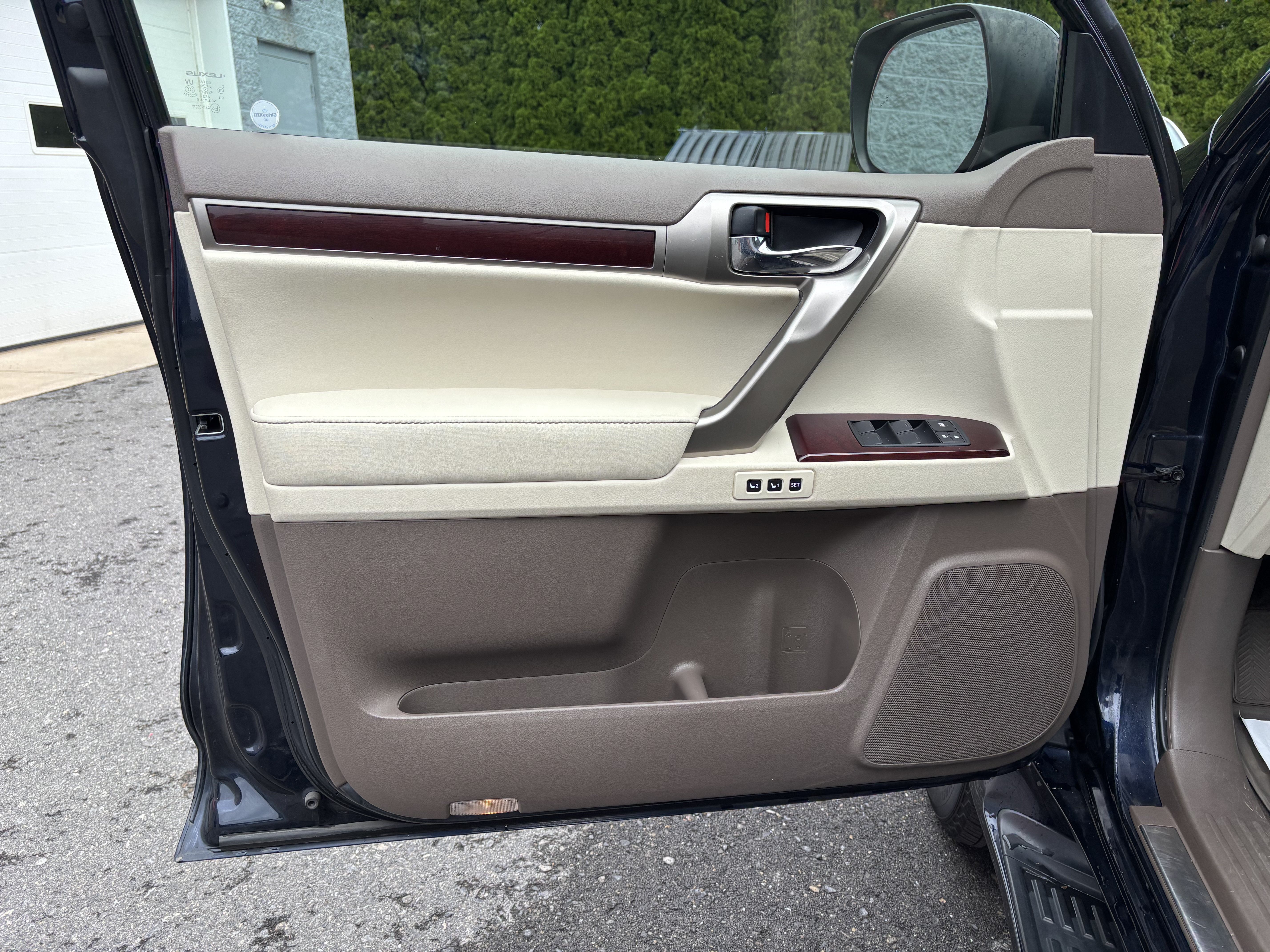 Used 2018 Lexus GX 460 Premium w/ Premium Package AWD/4WD image 16