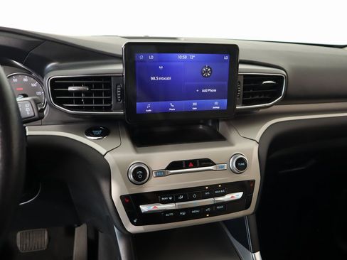 Used 2023 Ford Explorer XLT w/ Equipment Group 202A image 5