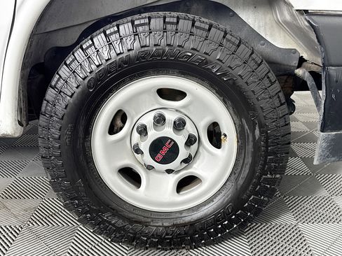 Used 2023 GMC Savana 2500 w/ Driver Convenience Package image 25