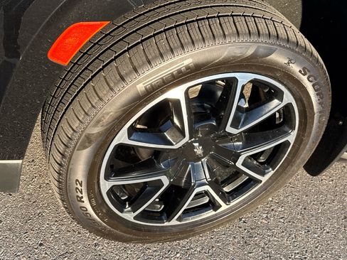 Certified 2022 Chevrolet Suburban RST image 7